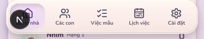 Thanh điều hướng ở cạnh dưới màn hình điện thoại với năm mục xếp ngang: Bảng nhà, Các con, Việc mẫu, Lịch việc, Cài đặt; mục Bảng nhà đang sáng.