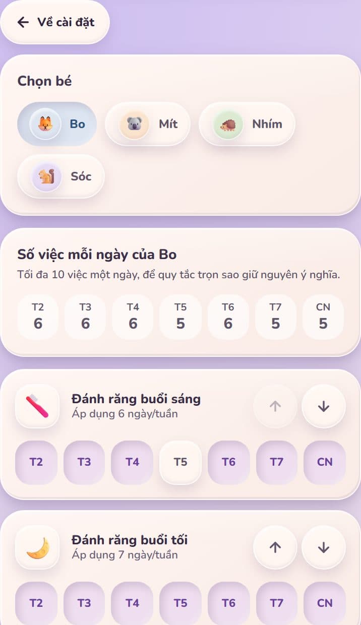 Màn hình Lịch việc trên điện thoại: trên cùng là hàng "Chọn bé" với bốn bé Bo, Mít, Nhím, Sóc và Bo đang được chọn; dưới đó là thẻ "Số việc mỗi ngày của Bo" đếm từng thứ T2 đến CN; dưới nữa mỗi việc là một dòng có bảy ô thứ, ô đã bật có nền tím, ô tắt để trắng.